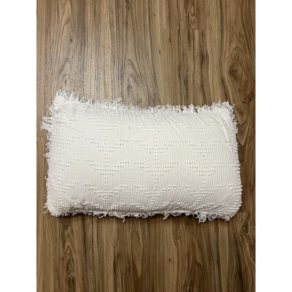 DKNY Decorative Pillow Lumbar Fringe White Boho Textured 100% Cotton 20x12 India - Picture 1 of 9
